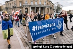 Актывісты праваабарончага цэнтру "Вясна" на акцыі ў падтрымку арыштаваных калег