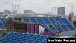 Зрительские сиденья на сооружении Олимпиады.