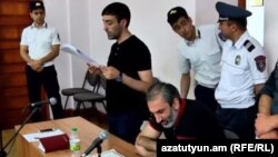 Արարատ Խանդոյանը դատարանի դահլիճում, արխիվ: