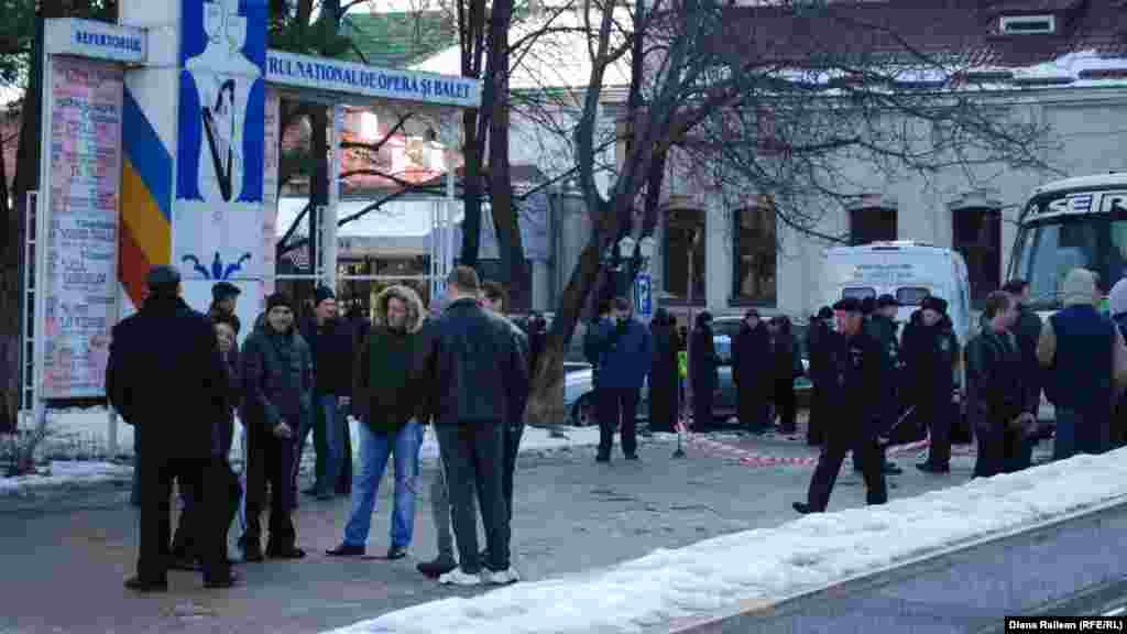 Demonstraţia din Scuarul Teatrului de Operă şi Balet.