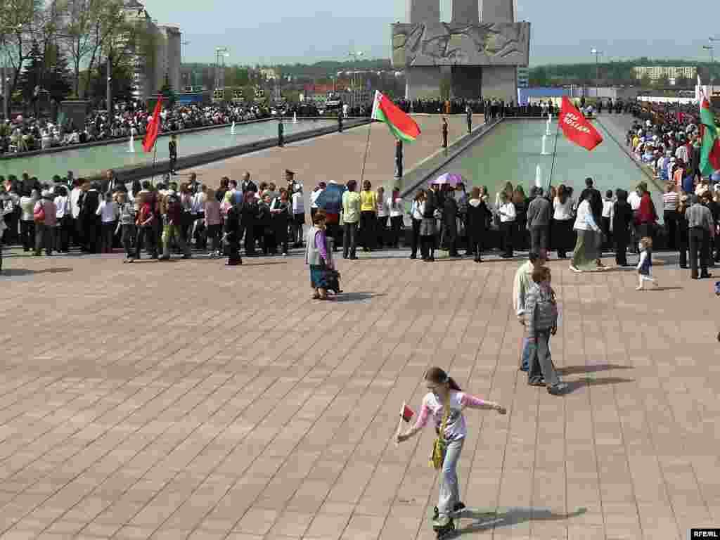 8 траўня, субота - У Віцебску адкрылі мэмарыяльную частку плошчы Перамогі.