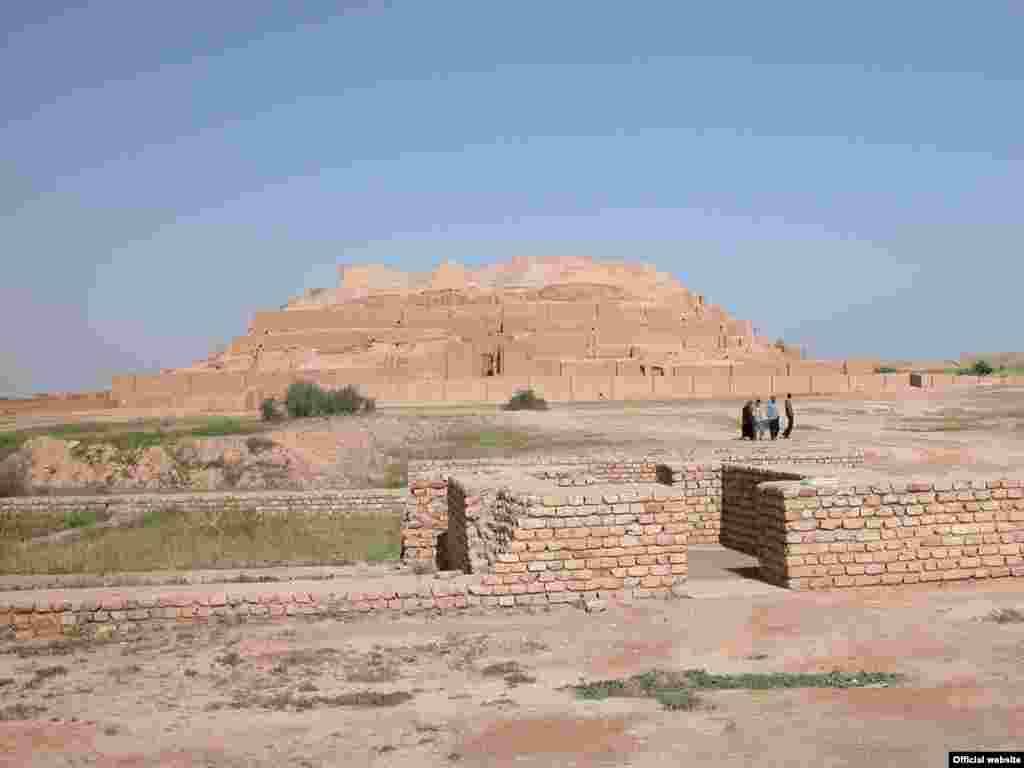 Ziguratul de la Chogha Zanbil, mijlocul secolului al XIII-lea î.e.n. Provincia Khuzestan, în sud-vestul Iranului.