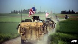 Forcat amerikane të shoqëruara nga grupi YPG në veri të Sirisë në prill të vitit të kaluar 