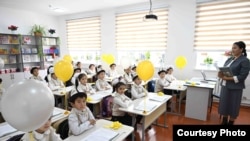 Ош облусу, Өзгөн районундагы орто мектептердин бири. Иллюстрациялык сүрөт.