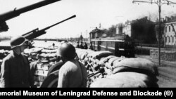 Падчас блякады Ленінграду. Архіўнае фота зь Дзяржаўнага мэмарыяльнага музэя абароны Ленінграду і блякады