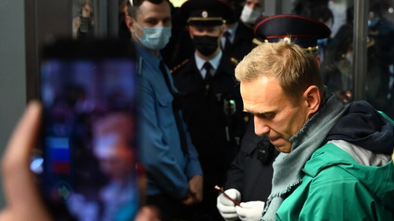 Алексея Навального задержали в аэропорту Шереметьево. ВИДЕО