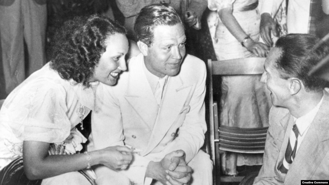Слева направо: Лида Баарова, ее тогдашний партнер, актер Густав Фрёлих, и будущий партнер Йозеф Геббельс, 1936 год