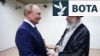 Udhëheqësi i ndjerë suprem i Iranit, ajatollah Ali Khamenei (djathtas), kishte takuar presidentin rus, Vladimir Putin, në Teheran, në korrik 2022.