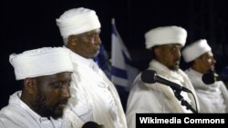 روحانیون ارشد یهودی ارتودوکس در اسرائیل تا سال‌ها حاضر نبودند مهاجران اتیوپی را به عنوان یهودی به رسمیت بشناسند.