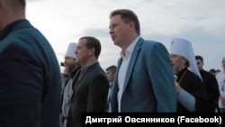Премьер-министр России Дмитрий Медведев и губернатор Севастополя Дмитрий Овсянников. 29 июля 2018 года, Севастополь