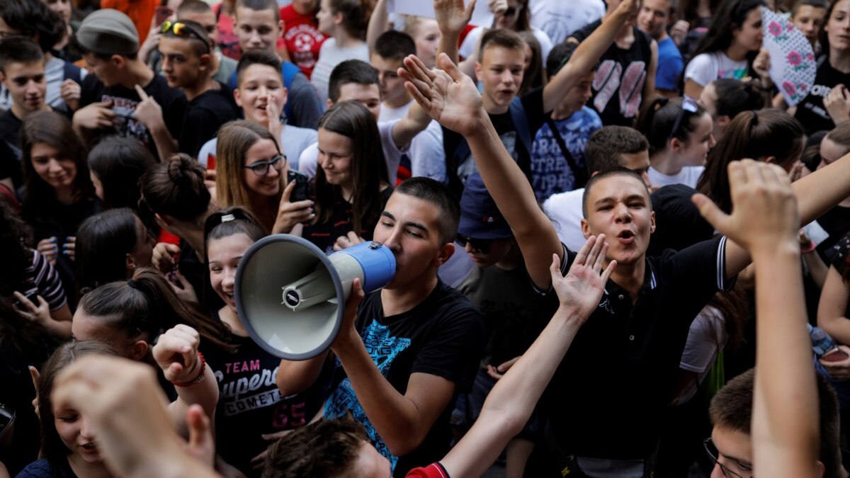 Serbian Students Protest Over Leak Of Math Exam