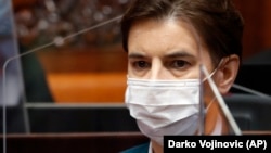Premijerka Srbija Ana Brnabić, sa zaštitnom maskom, tokom zasedanja Skupštine 28. aprila 2020.