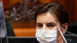Premijerka Srbija Ana Brnabić, sa zaštitnom maskom, tokom zasedanja Skupštine 28. aprila 2020.