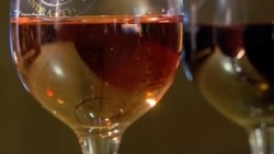 Битва за вино: чья «Массандра» настоящая? (видео)