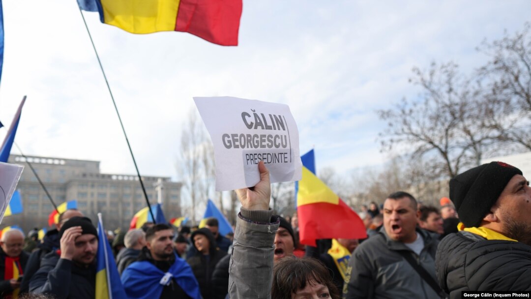 Mii de oameni au participat vineri la un protest
