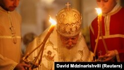 Илия Второй провел проповедь буквально на руках у сопровождавших его священников. Но позиция предстоятеля была тверда – узаконивания марихуаны церковь не допустит