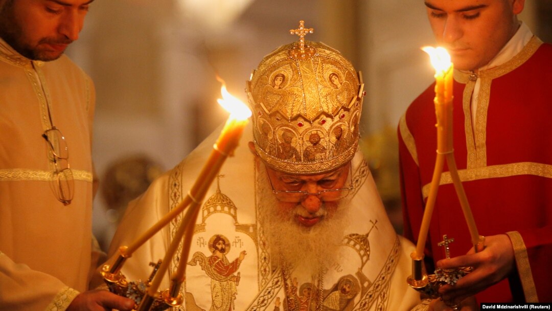 Gruzijski patrijarh Ilija Drugi predvodi ponoćnu božićnu službu u Crkvi Svete Trojice u Tbilisiju, 7. januara 2018.