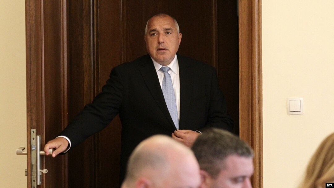 „Колкото повече Бойко Борисов е публичен, толкова повече българите се успокояват, че има кой да управлява", смята Добромир Живков от „Маркет линкс“.