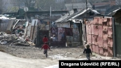 Children play in a Roma settlement near Belgrade. A new report identifies the ethnic minority as one of the groups who have been badly affected by a revamp of Serbia's social welfare system. (file photo)