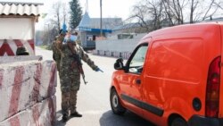 Блок-пост Национальной полиции Украины в поселке Долина на Донбассе