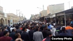 Iranian workers protest in southwestern Iran in November 2018. File photo