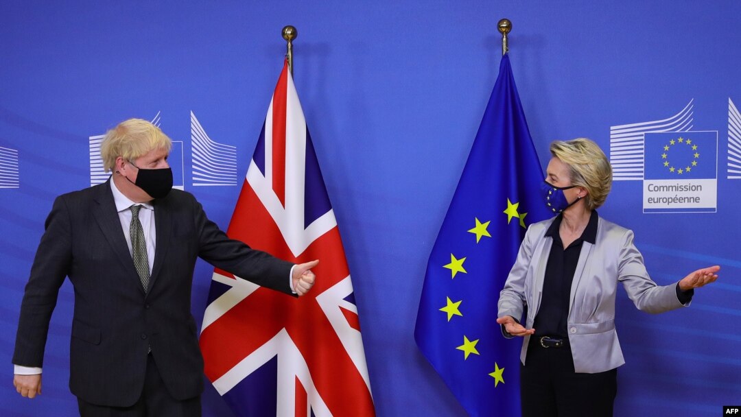 Boris Johnson întâmpinat de președinta Comisiei Europene, Ursula von der Leyen.