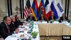 Հայաստանի և Ադրբեջանի նախագահները, ՌԴ, ԱՄՆ և Ֆրանսիայի արտաքին գերատեսչությունների ղեկավարները քննարկում են Լեռնային Ղարաբաղի հակամարտության կարգավորման հարցը, Վիեննա, 16-ը մայիսի, 2016թ.