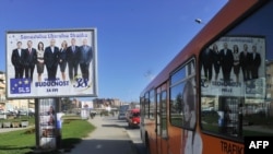 Panot reklamuese të partive serbe për zgjedhjet në Kosovë, prej nga Partia Liberale Serbe doli fituese dhe udhëheq dy ministri në Qeverinë e Kosovës. 