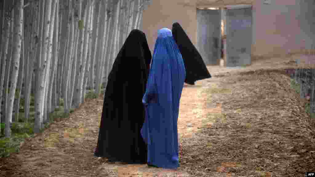 Afganistan - Šetnja u provinciji Kunduz, 29.03.2012. Foto: AFP / Johannes Eisele 