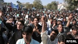 مخالفين هڅه كوي، چې د خلكولاريونونه په تاوتريخوالي بدل كړي