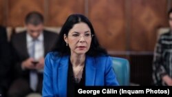 Ana Birchall deschide discuția despre aplicarea recomandărilor din MCV în ziua în care ar putea fi ultima din mandatul său de ministru
