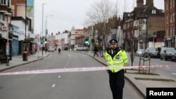 Policia në lagjen Streatham, Londër. 