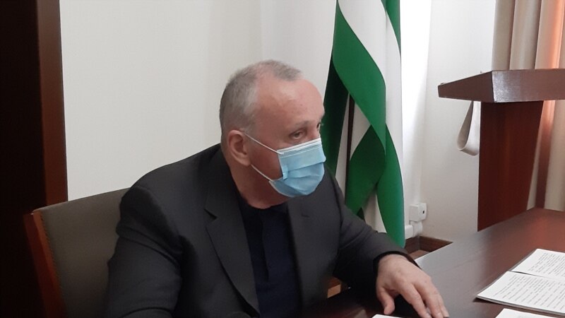 В Абхазии возобновили ПЦР-диагностику COVID-19. Александр Анкваб ревакцинировался