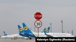"Украина халықаралық әуе желісі" компаниясының ұшақтары. Көрнекі сурет.
