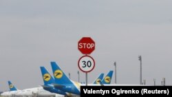 Самолеты авиакомпании «Международные авиалинии Украины» (МАУ) в киевском аэропорту. Иллюстративное фото.