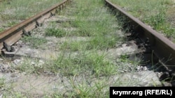 Поезда уже не ходят. В «российской» Феодосии железнодорожные пути заросли травой
