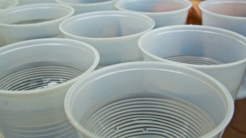 В Симферополе заведениям общепита советуют перейти на одноразовую посуду для экономии воды