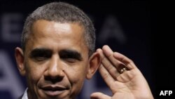 Predsjednik Barak Obama sluša reakciju publike na skupu Demokratske stranke 30. septembra 2010.