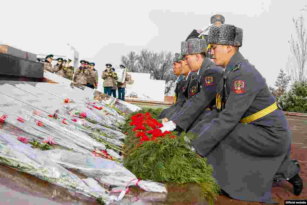 Репрессия курмандыктарын эскерүү Орусияда жана эски совет республикаларында белгиленет. 