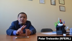 Председатель общества "Зам-Зам" Руслан Мамутов в своем офисе. Алматы, 2 августа 2018 года.