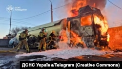 Гасіння пожежі, що виникла внаслідок російського удару по Київщині. 5 травня 2026 року