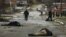 La retragerea din orașul Bucea, în apropiere de Kiev, rușii au lăsat în urmă un măcel. Imaginile cu civili cu mâinele legate la spate, zăcând morți, pe străzi, au șocat întreaga lume. Fotografie din 2 aprilie 2022.