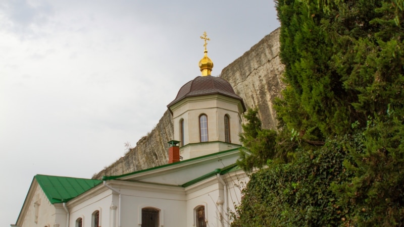 Святыня под «пещерной крепостью»: Свято-Климентовский мужской монастырь (фотогалерея)