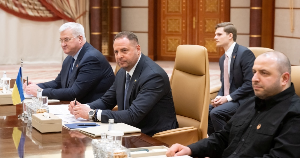 Єрмак заявив, що з Сибігою і Умєровим прилетів до Парижа на зустрічі з представниками США, ЄС Єрмак заявив, що з Сибігою і Умєровим прилетів до Парижа на зустрічі з представниками США, ЄС