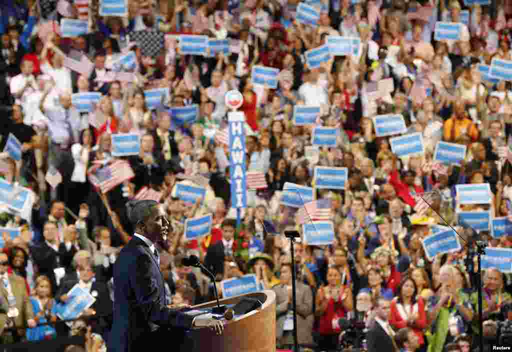 Президент Барак Обама на сцене съезда. Шарлотт, Северная Каролина, 6 сентября 2012 года.