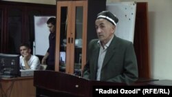 М. Исмоилов выступает на суде. 