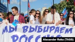 Луганск. Участники шествия «С Россией в сердце», 12 мая, 2019 года