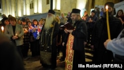 Дороте Курашвілі біля будівлі парламенту у Тбілісі