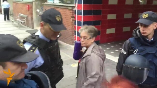 Повикани на распит, ја обоија и полициската станица Беко