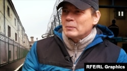 Фотоколаж. Морпіх Максим Полупанов на тлі російської колонії